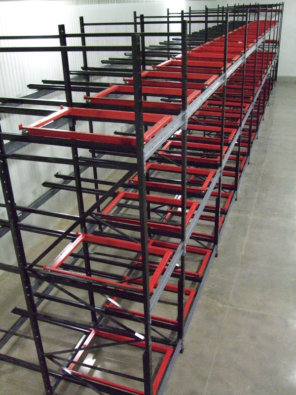 Push back pallet rack system with nesting carts